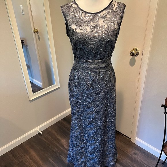 Betsy & Adam Dresses & Skirts - Betsy & Adam grey lace sleeveless belted gown, Size 6